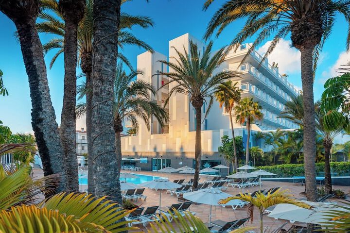 Pool Hotel