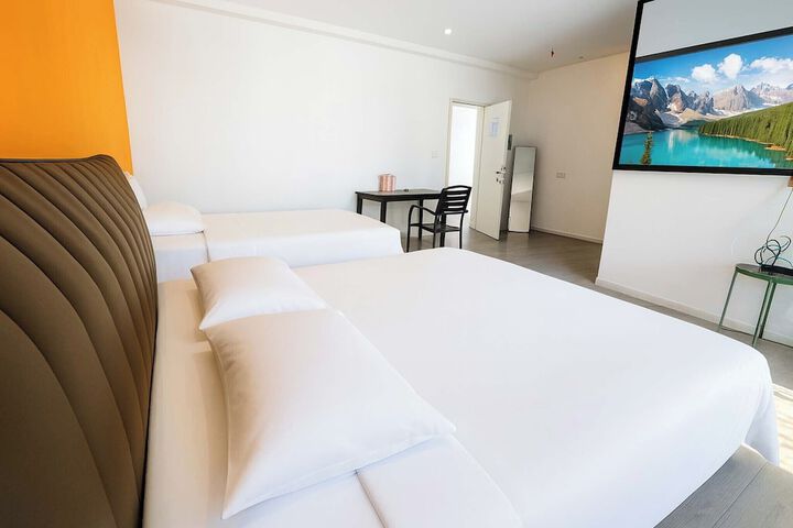 Room 15 of 24