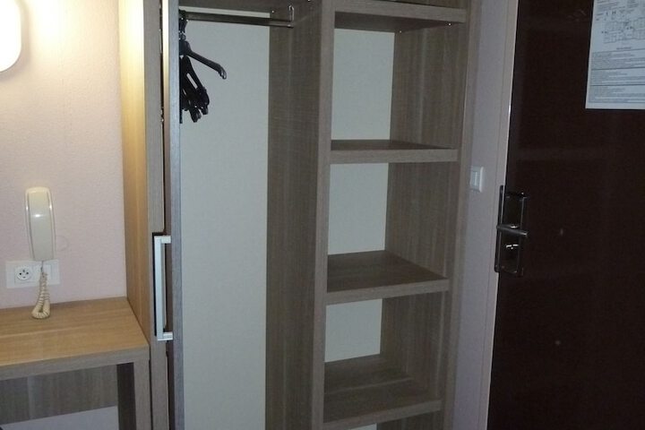 Room 18 of 37
