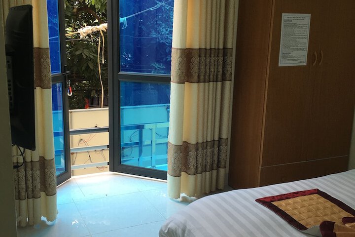 Room 33 of 82