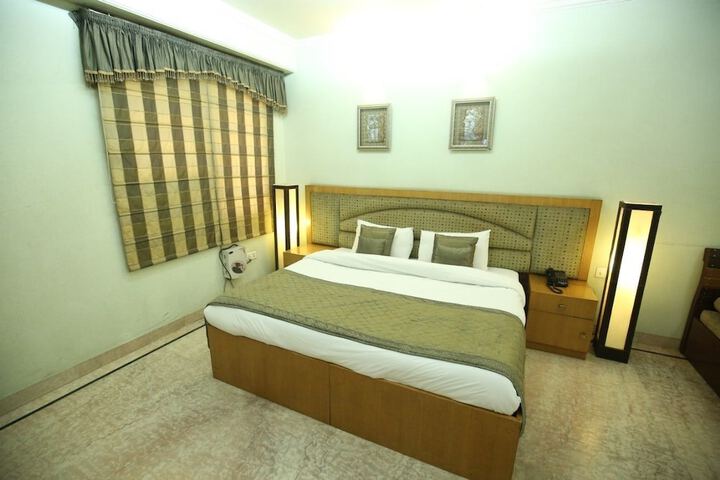 Room 6 of 22