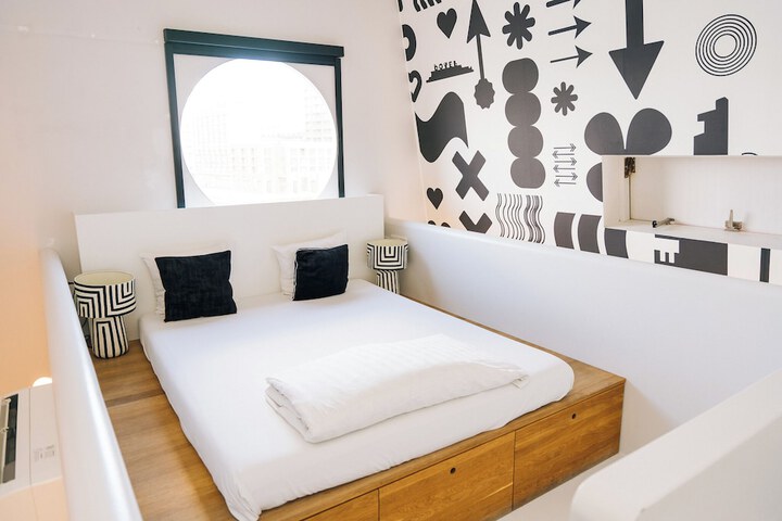 Room 44 of 94