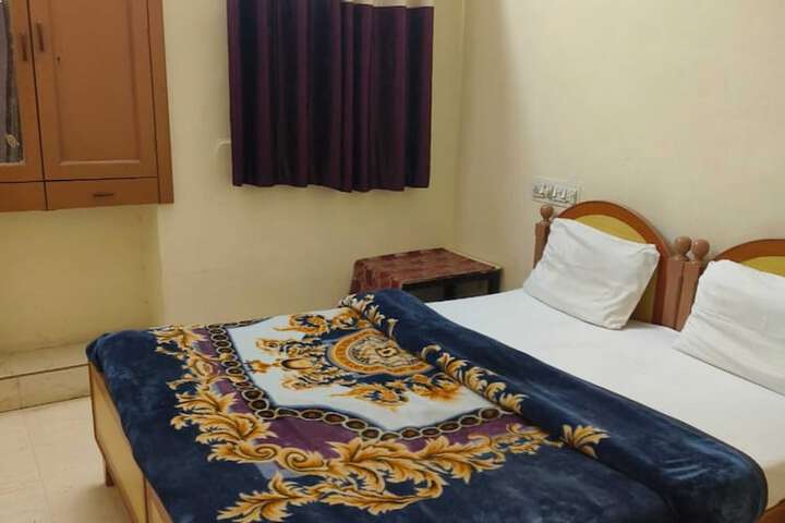 Room 4 of 17