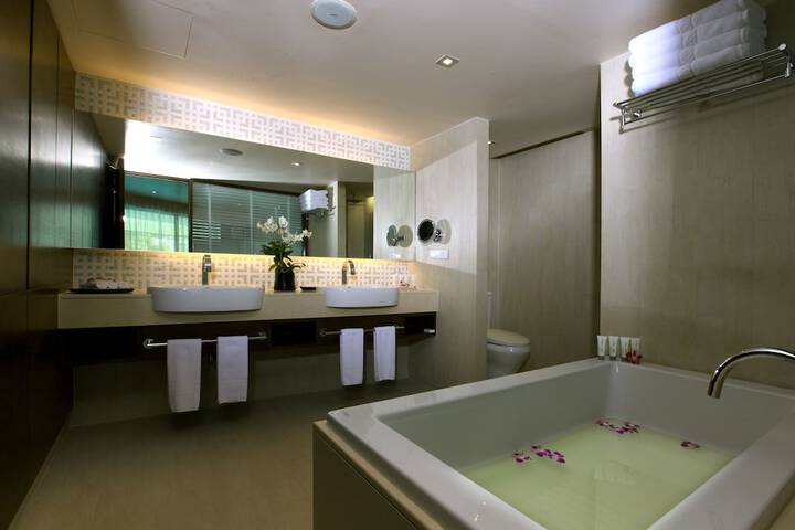 Room 53 of 297