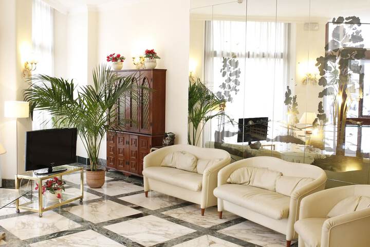 Entrance & Lobby