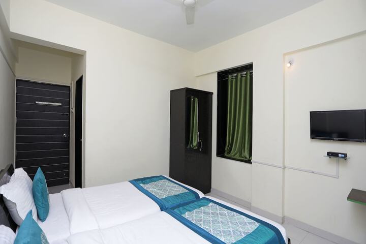 Room 12 of 19