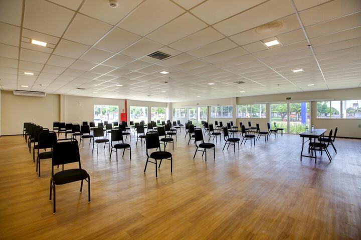 Ballroom/Hall 29 of 33