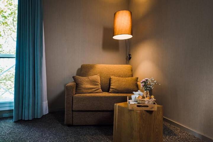 Room 9 of 37