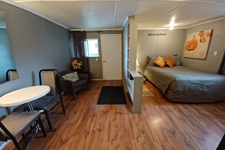 Room 5 of 12