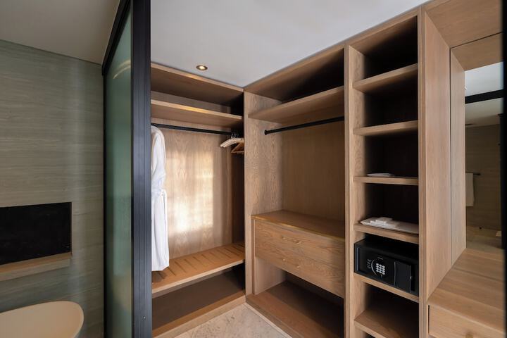 Room 29 of 108