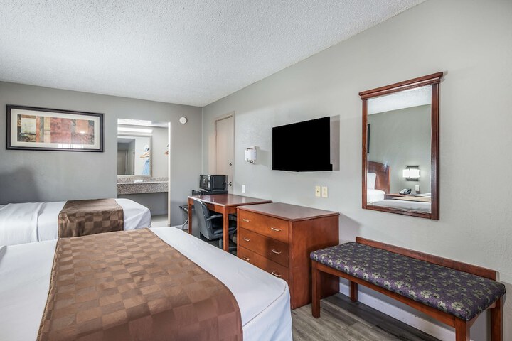 2 Double Beds (11 of 11)