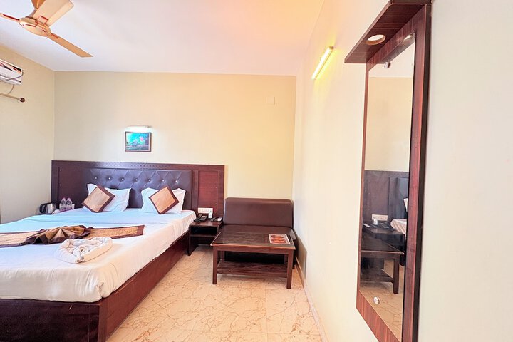 Room 13 of 28