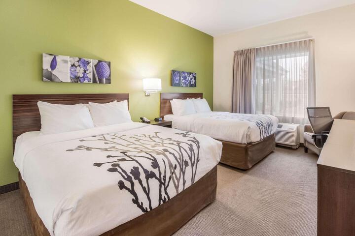2 Queen Beds (6 of 9)