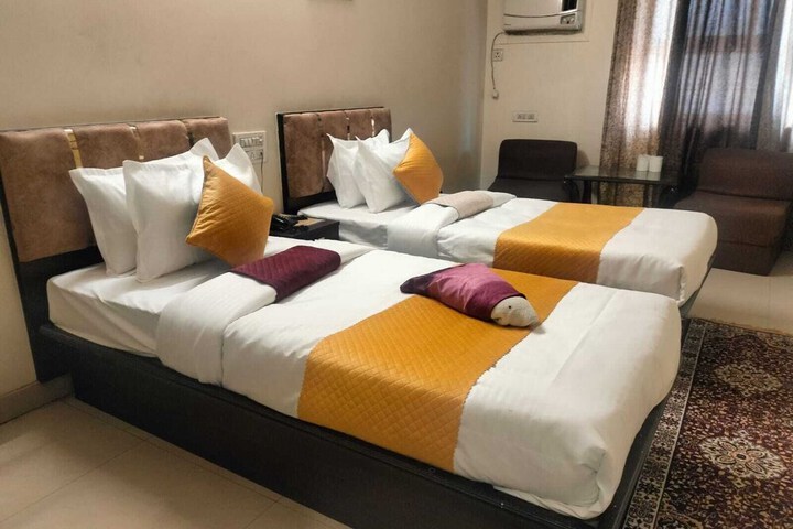 Room 12 of 31