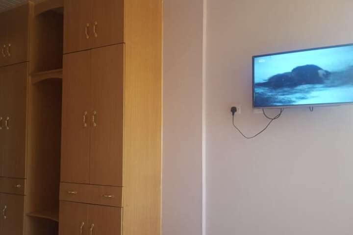 Room 12 of 18