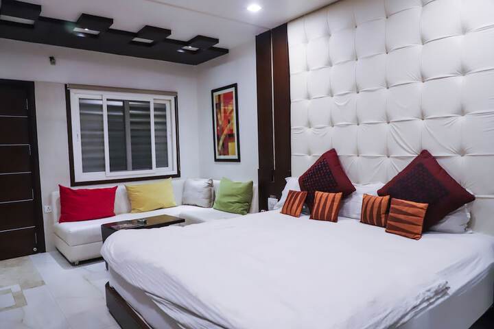 Room 17 of 32