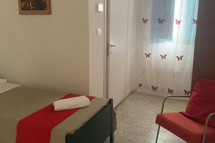 Room 11 of 92
