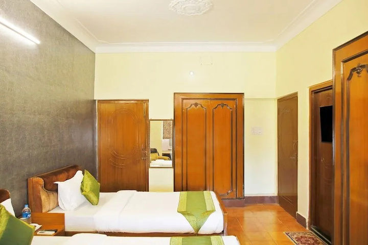 Room 13 of 20