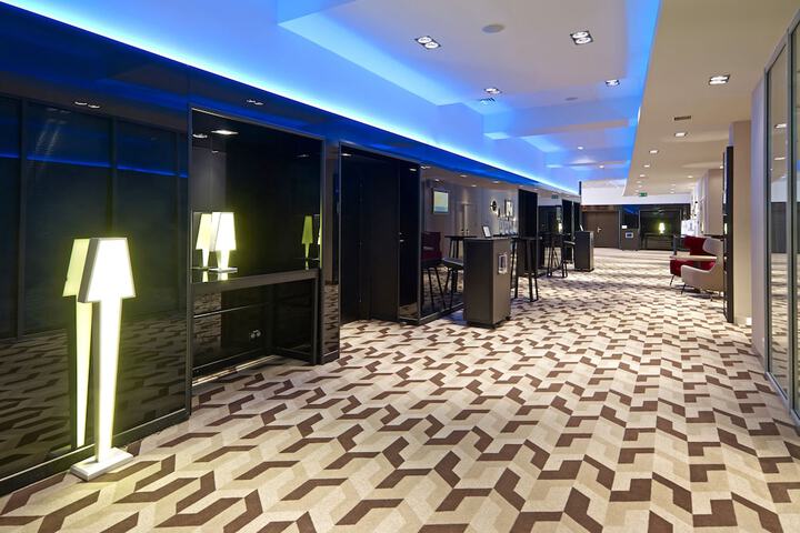 Ballroom/Hall 121 of 173