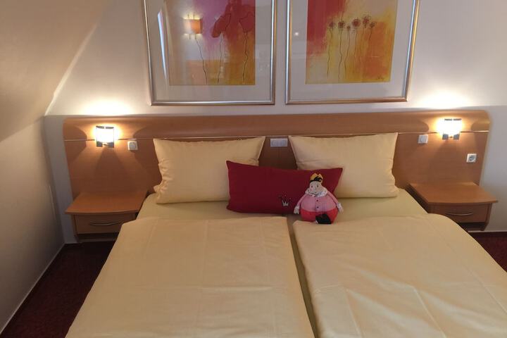 Room 27 of 102