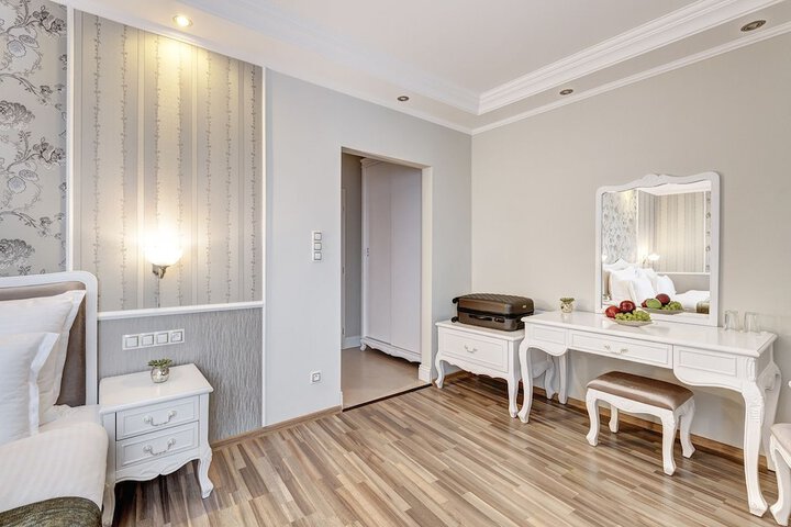 Room 10 of 51