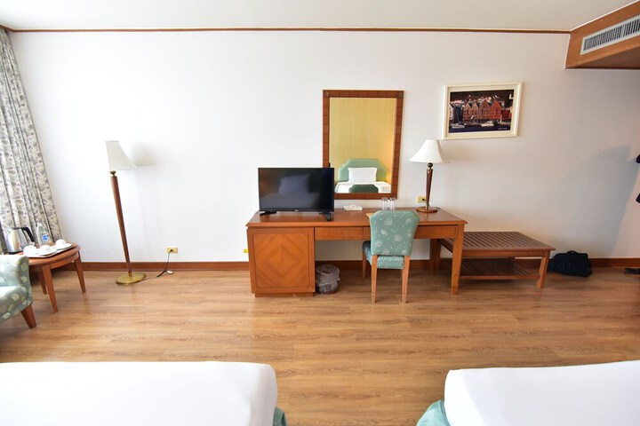 Room 34 of 86