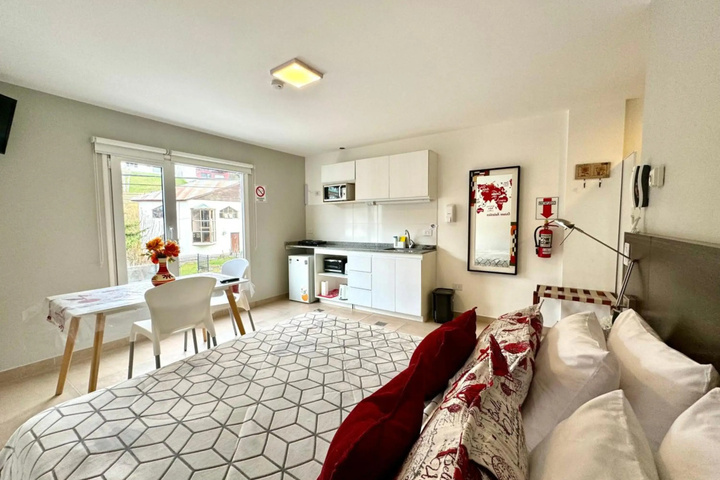 Room 5 of 12