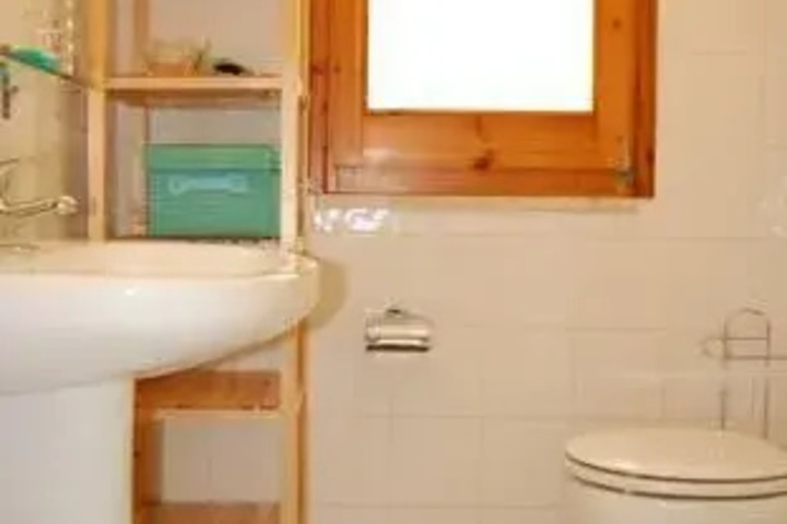 Room 5 of 9
