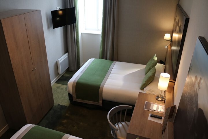 Room 48 of 94