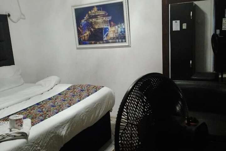 Room 11 of 15