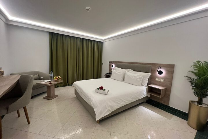 Room 28 of 66