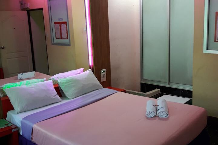 Room 7 of 14