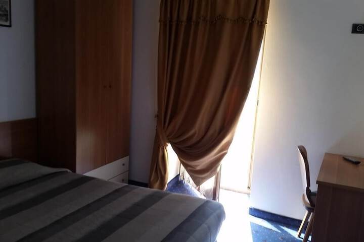 Room 8 of 33