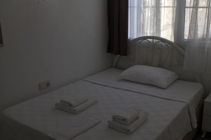 Room 5 of 117