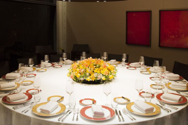 Dining 33 of 52