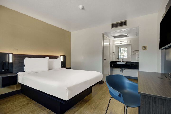 Room 9 of 35