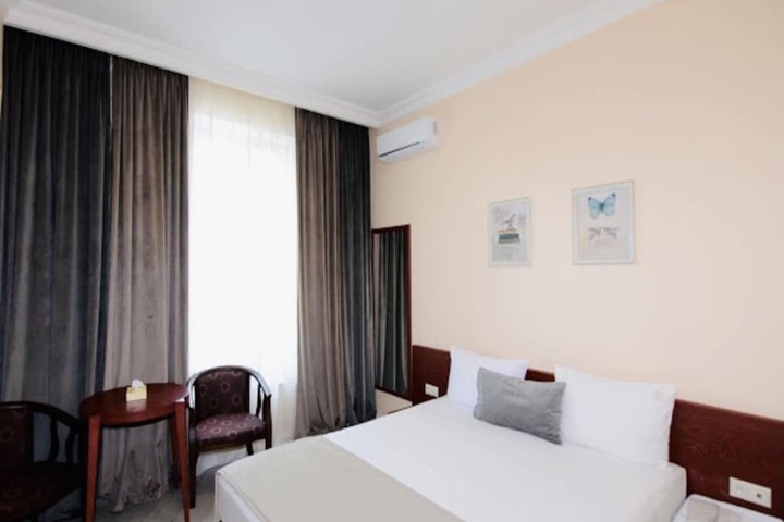Room 10 of 22