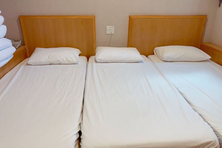 Room 11 of 20