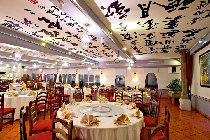 Dining 48 of 65