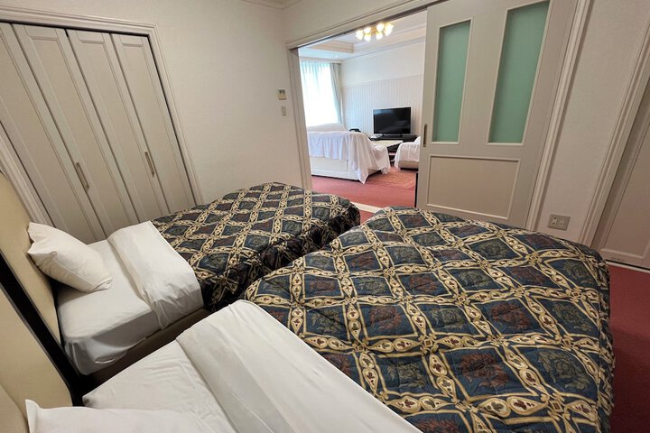 Room 34 of 59