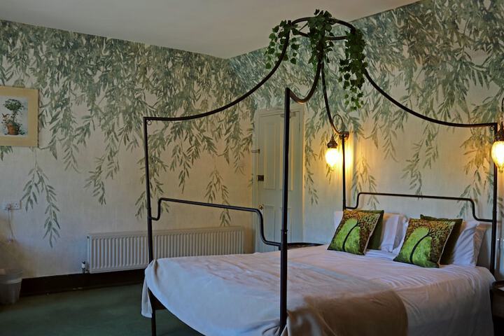 Room 28 of 140