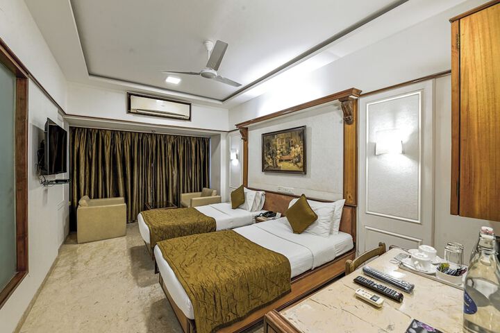 Room 8 of 18