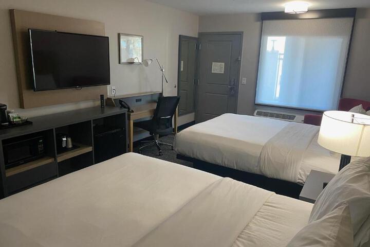 1 Queen Bed (13 of 23)