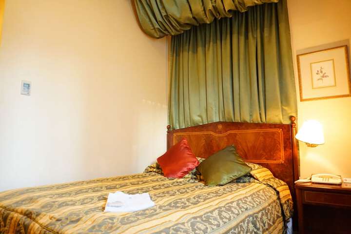 Room 7 of 35