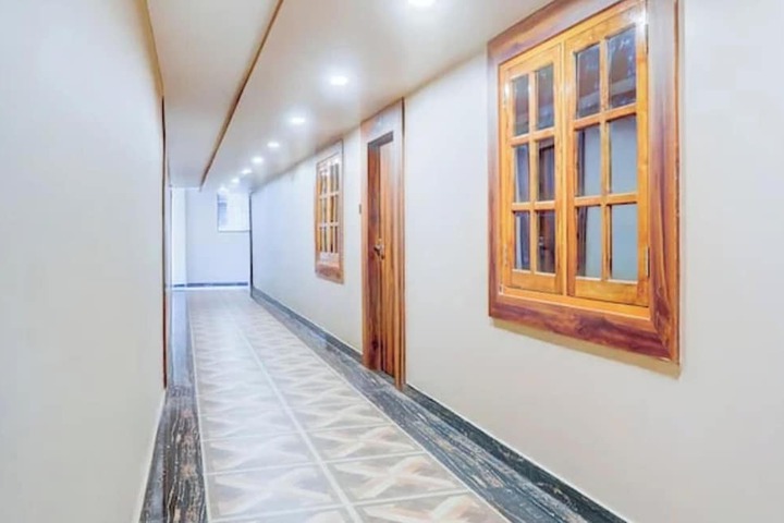 Hotel Shivay Near Vishwanath Temple