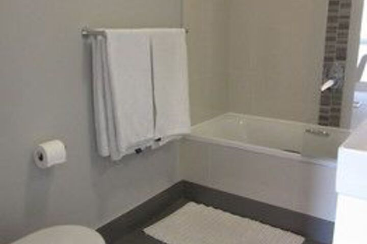 Room 4 of 60