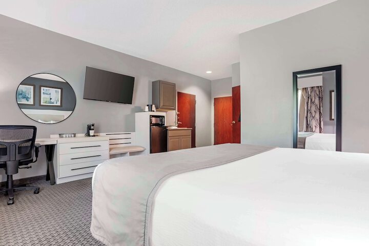 Room 10 of 37