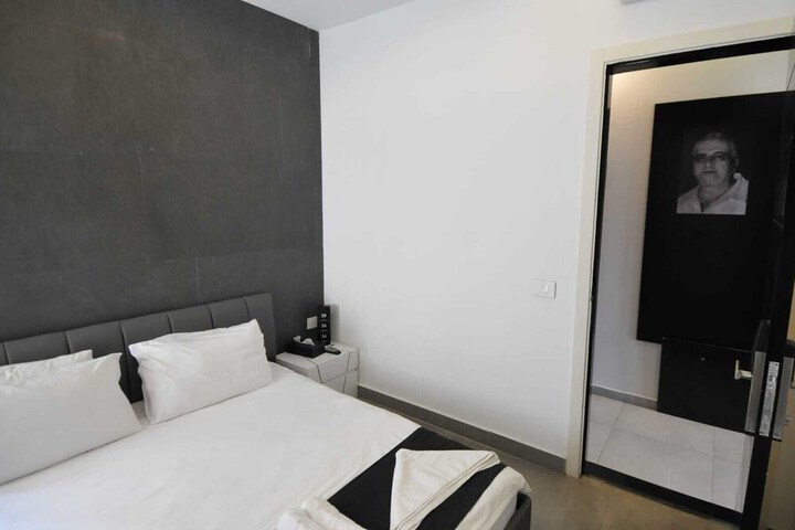 Room 5 of 36