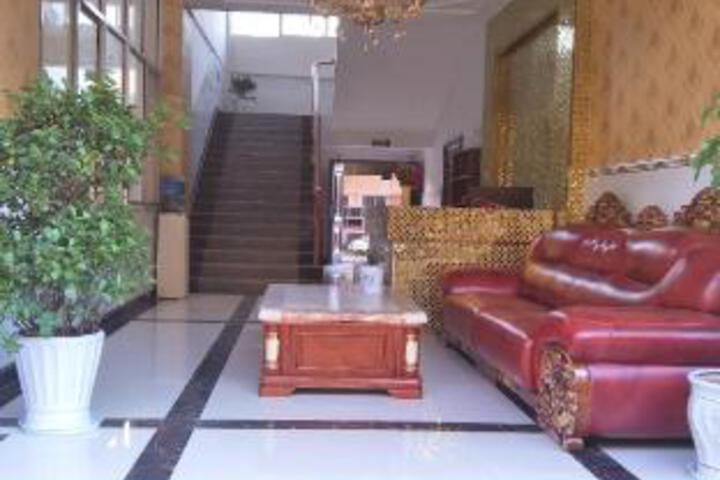 Changxiong Hotel (First Middle School Branch)