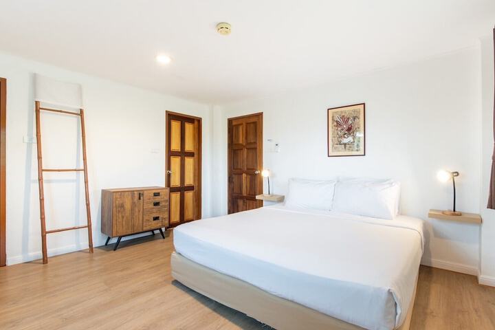 Room 36 of 185